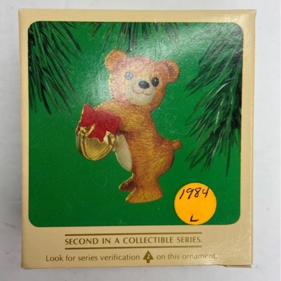 Hallmark 1984 “Cinnamon Bear” Porcelain Keepsake Vintage Ornament - Picture 6 of 9